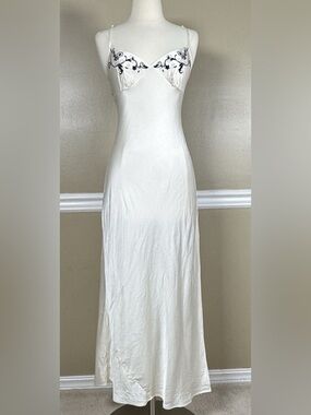 Victoria's Secret XS Ivory Embroidered Long Silk Nightgown w Sheer Back  Vintage